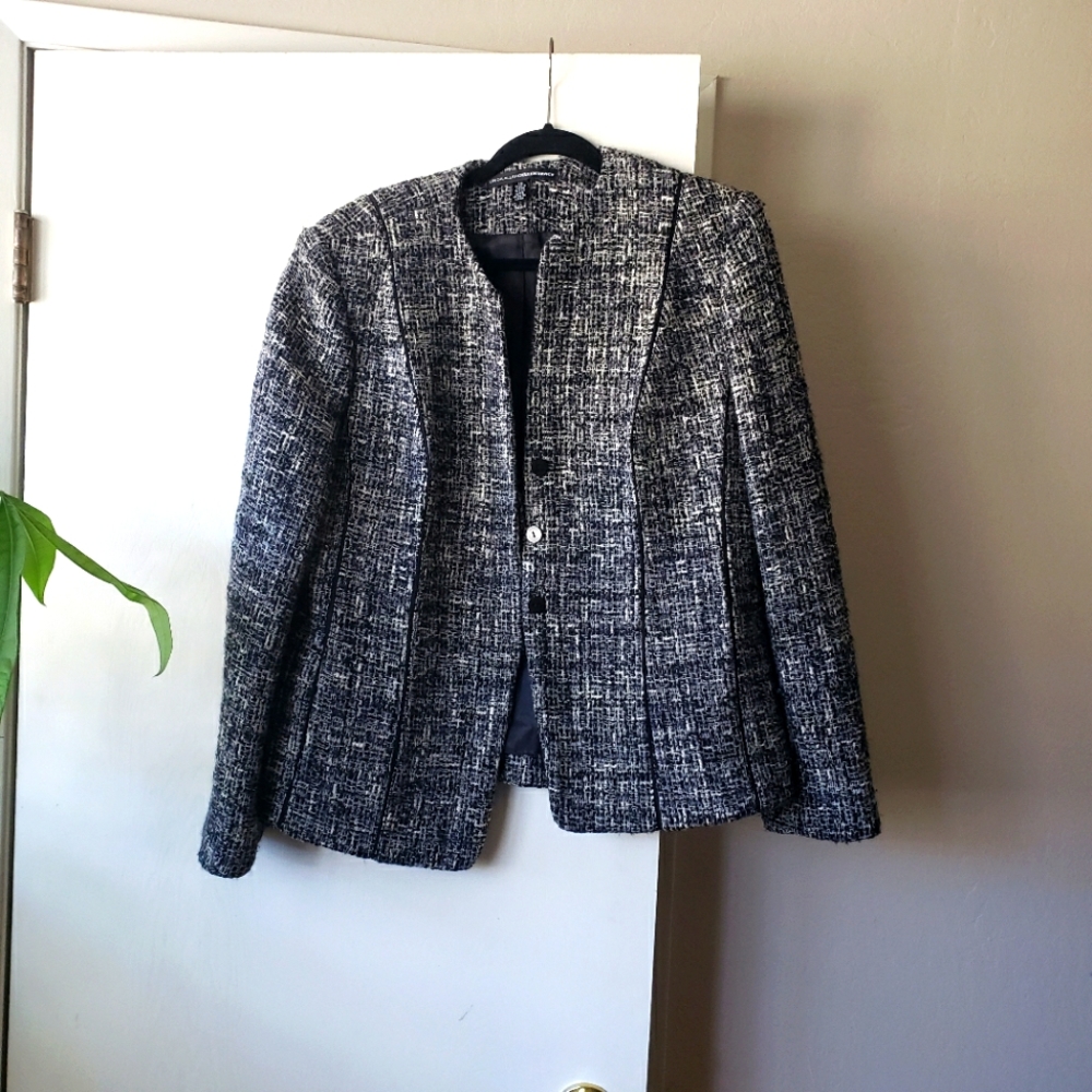 Short tweed jacket